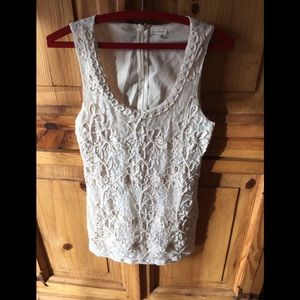 En Creme Short crochet and lace dress